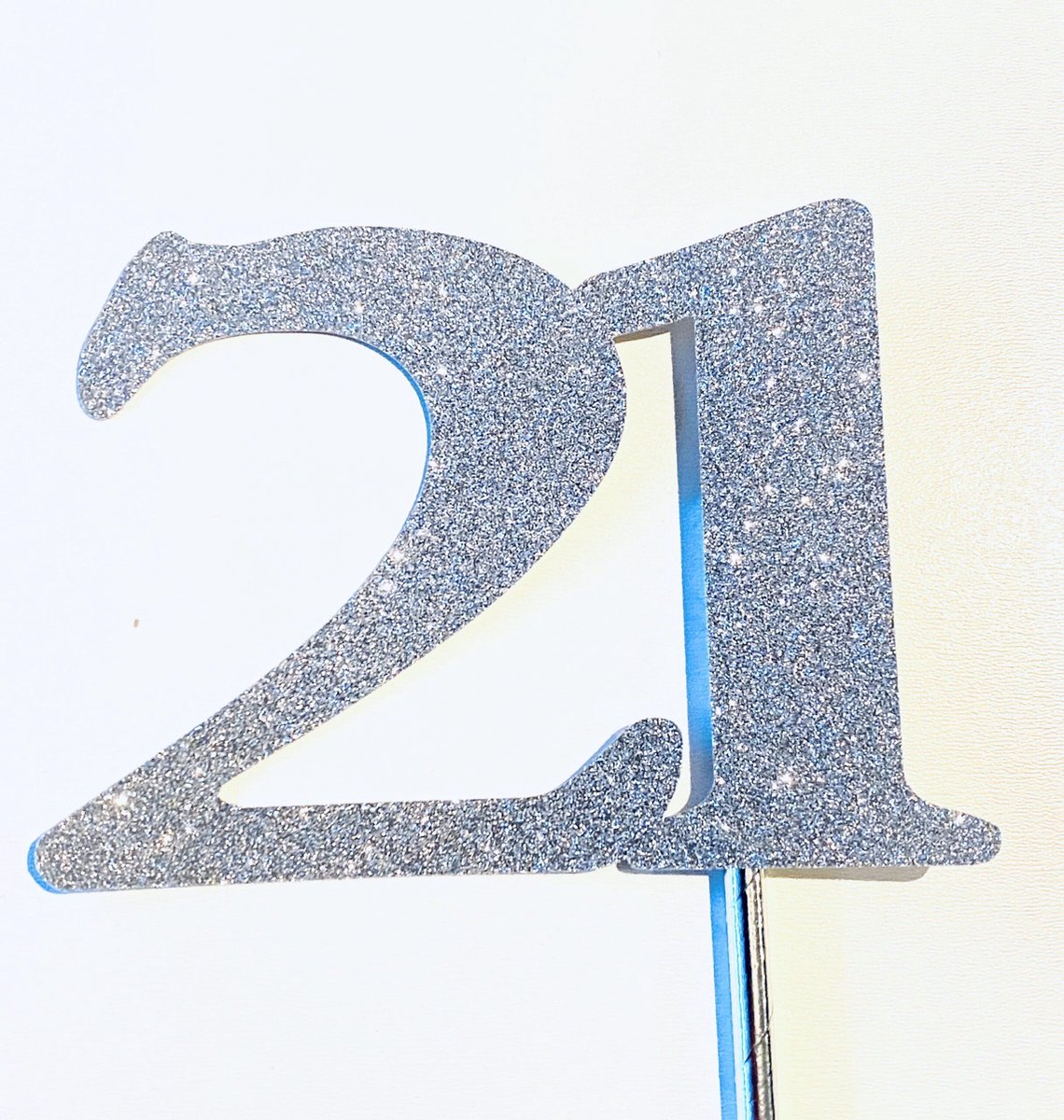 Taarttopper| Cake topper | Taartversiering| Verjaardag| Cijfers | 21 | Zilver glitter|14 cm| karton